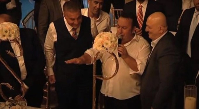 Peker'in fotoğrafını herkes sildi, o silmedi