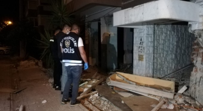 Kablo çalmak isterken elektrik akıma kapılıp öldü