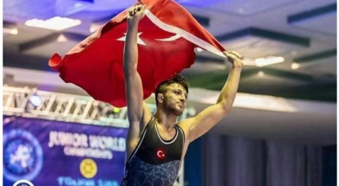 Bursalı güreşçi, Avrupa'dan madalya ile döndü