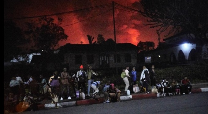 Yanardağ patladı: 3 bin 500 kişi yurdundan yuvasından oldu
