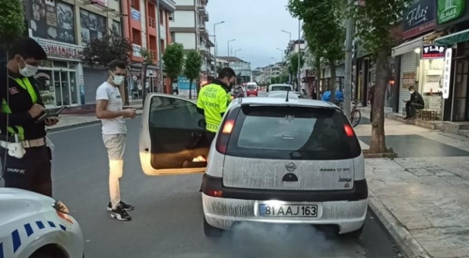 Aracına özel yazılım atıp, havayı kirleten sürücüye şok