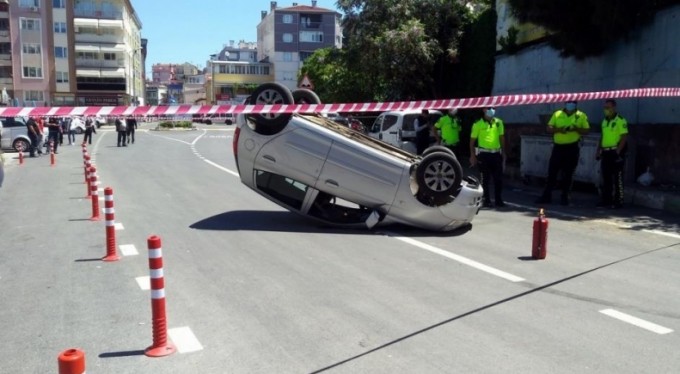 Alkollü sürücü dehşeti, araç takla attı; 2 yaralı