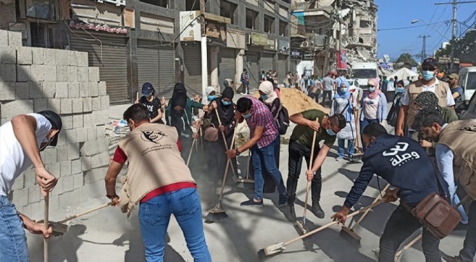 Gazze'de ateşkesin ardından sokaklar temizleniyor