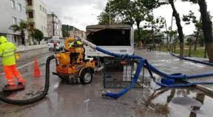 &nbsp;BUSKİ'den sel bölgesine anında müdahale