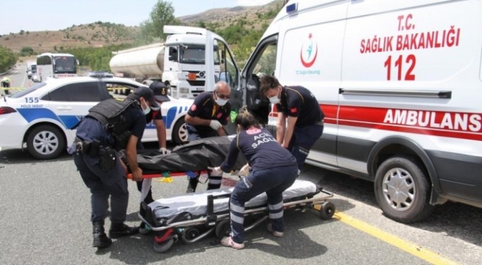 Karı kocayı trafik kazası ayırdı