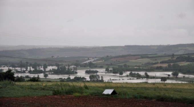 Sular altında kalan tarlalarda hasar tespiti başladı