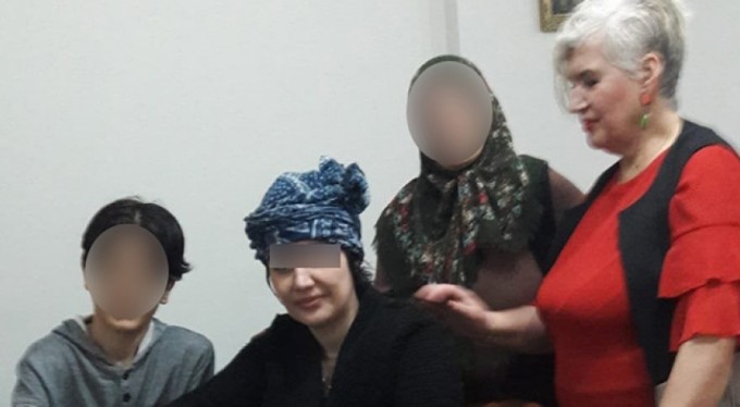 Genç kadın annesini satırla öldürdü, kafasını keserek tencereye koydu