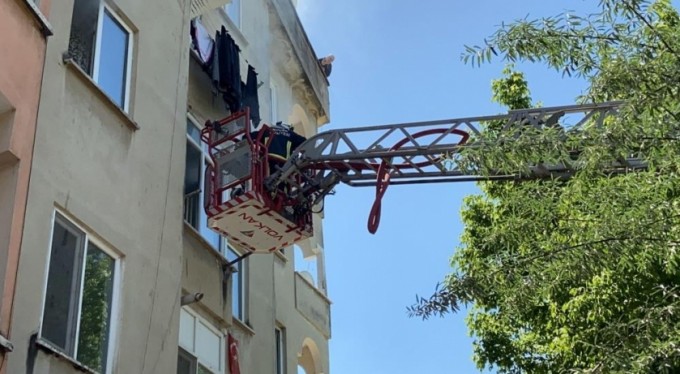 Bursa'da yangında can pazarı, 2 kadın kurtarıldı