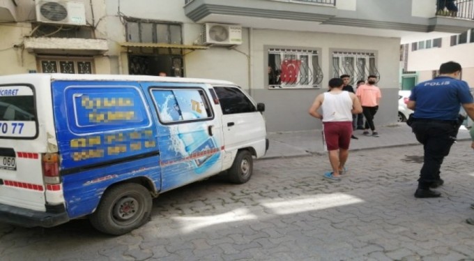 Gürültü yaptı diye su dağıtıcısını bıçakladı