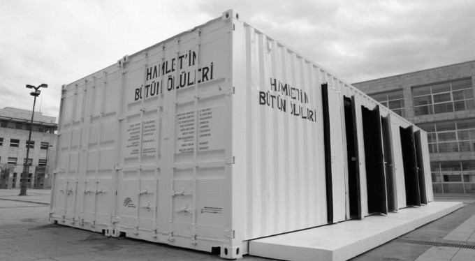 Hamlet'in Bütün Ölüleri tekrar izleyici karşısında