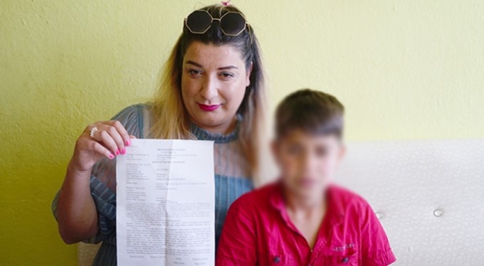 Yaramazlık yaptığı gerekçesiyle 8 yaşındaki çocuğu köpeklerin önüne attı