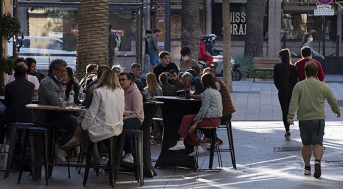 Fransa'da İngiltere'den gelenlere yeni karantina uygulaması