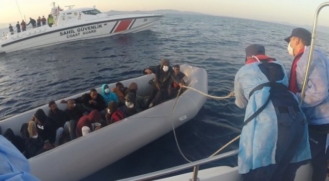 Yunanistan'ın ölüme terk ettiği göçmenler kurtarıldı