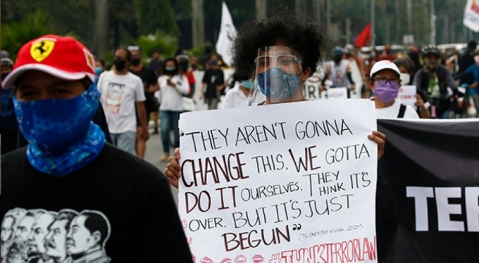 Devlet Başkanı açıkladı; Filipinler'de kitlesel etkinliklere katılanlar hapse atılacak