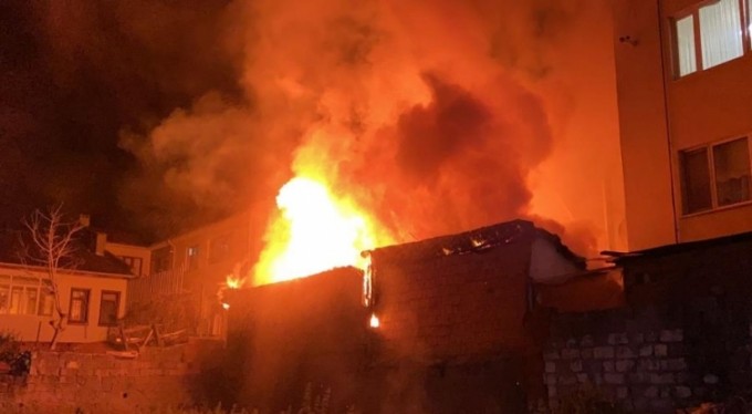 Bursa'da alkollü kardeşler etrafı ateşe verdi