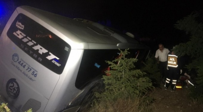 Yolcu otobüsü devrildi: 1 ölü 10 yaralı