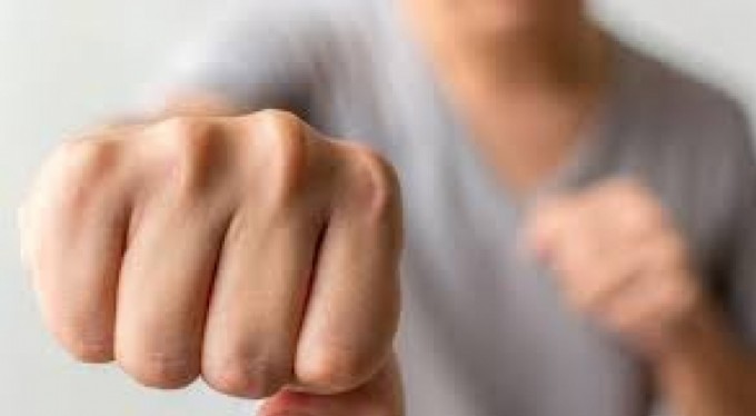 Uyardığı yolcunun saldırısına uğradı: 2 dişinden oldu