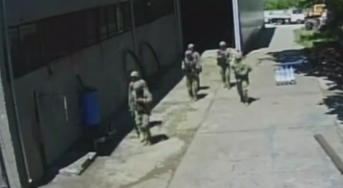 NATO tatbikatında askerlerden yanlış adrese baskın