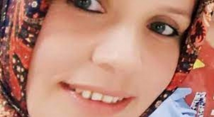 Eşini 25 bıçak darbesiyle öldürdü