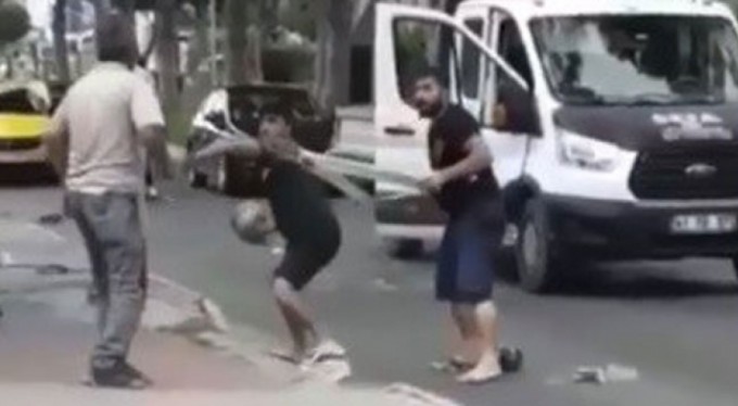 &nbsp;Şehir merkezinde piknik tüplü meydan muharebesi gibi kavga