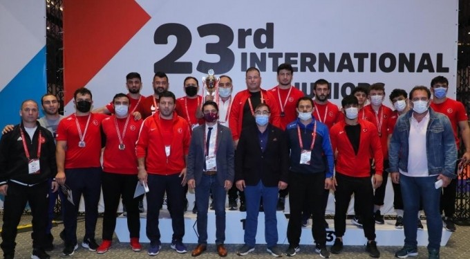 Büyükşehir Belediyespor madalyaya doymuyor