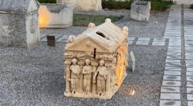 Bu mezarlar sanat eserlerini aratmıyor