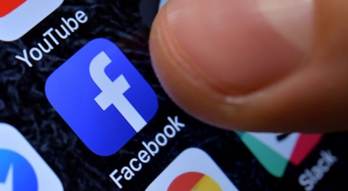 Eşinin Facebook hesabına giren yandı