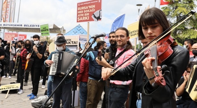 Bursa'da sanat sokağa taştı