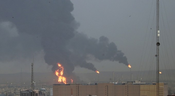 İran'da petrol rafinerisinde yangın