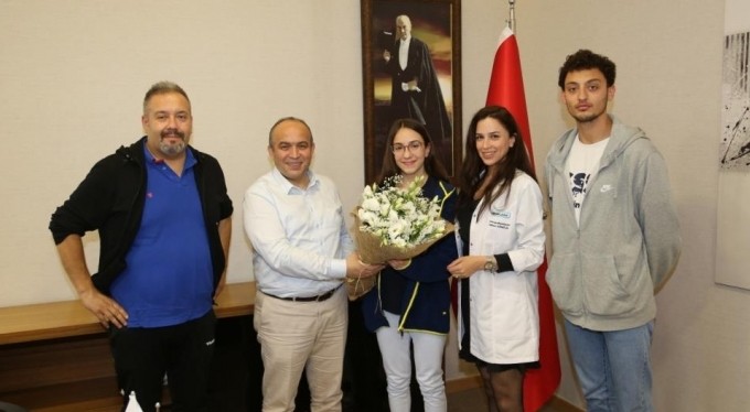 Milli yüzücüye diyetisyen desteği