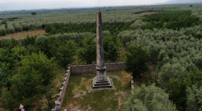 Roma dönemine ait 12 metre yüksekliğinde anıt mezar 2 bin yıldır ayakta