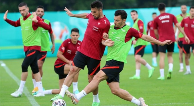 A Mill&icirc; Takım hazırlıklarını sürdürdü