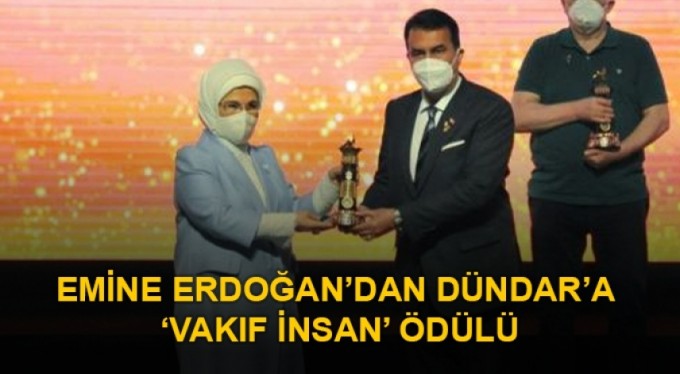 Emine Erdoğan'dan Dündar'a 'vakıf insan' ödülü