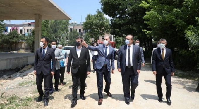 Vali Canbolat yeni belediye binası şantiyesini inceledi