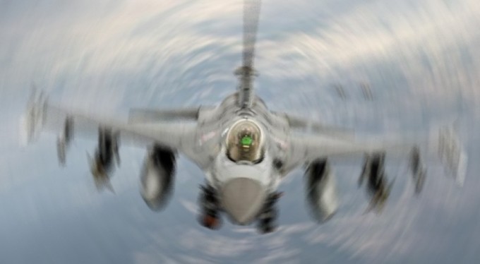 Myanmar'da askeri uçak düştü: 12 ölü