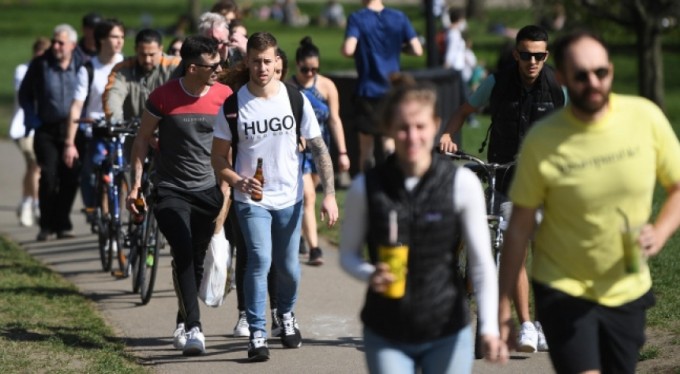 İngiltere'de Covid-19 vakaları artmaya devam ediyor