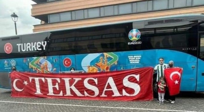 Bursaspor taraftarı Milli Takımı Roma'da destekliyor