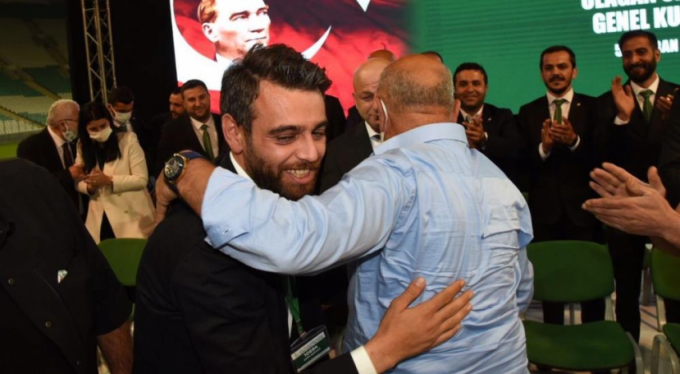 Bursaspor 2. Başkanı Emin Adanur'dan transfer tahtası açıklaması