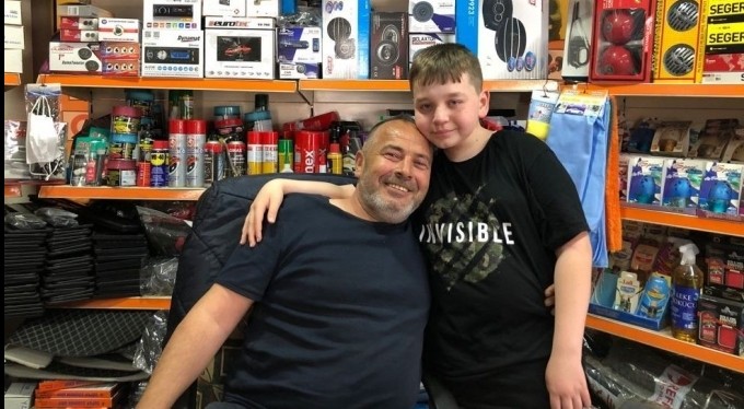 Bursalı esnafın Cumhurbaşkanına olan sevgisini hayatının her yerinde yaşatıyor