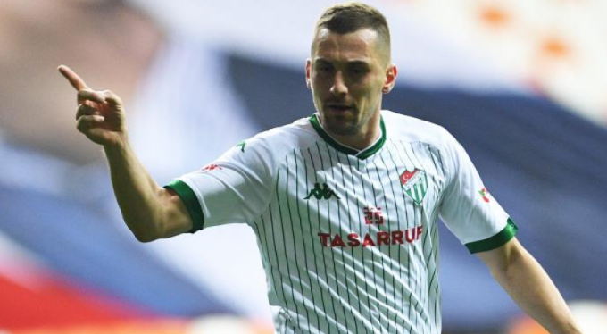 Bursaspor'un yıldızı takımda kalıyor!
