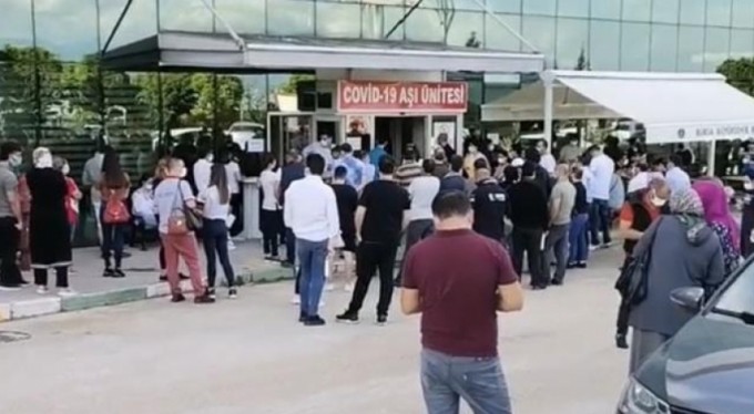 Gemlik ve Mudanya'da aşı kuyruğu