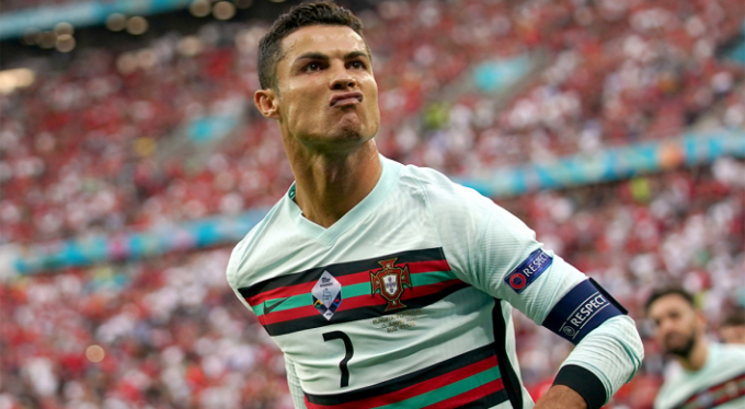 Ronaldo EURO 2020'de tarihe geçti