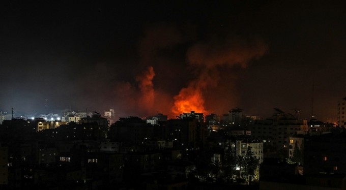 İsrail savaş uçakları yeniden Gazze'yi vurdu