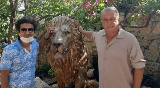 Fatih Terim evine aslan heykeli yaptırdı
