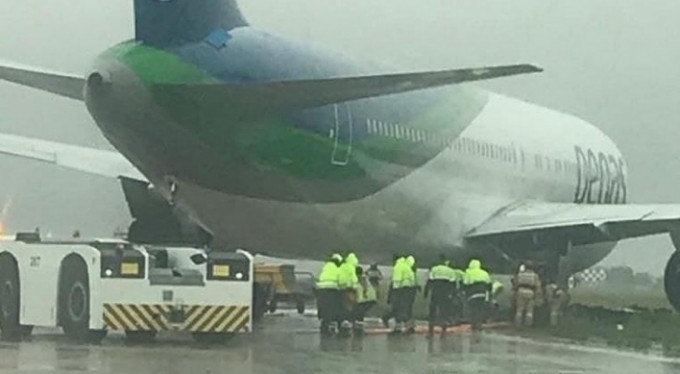 Kırım'da yolcu uçağı pistten çıktı