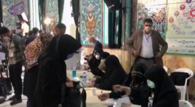 İran'da halk cumhurbaşkanlığı seçimi için sandık başında