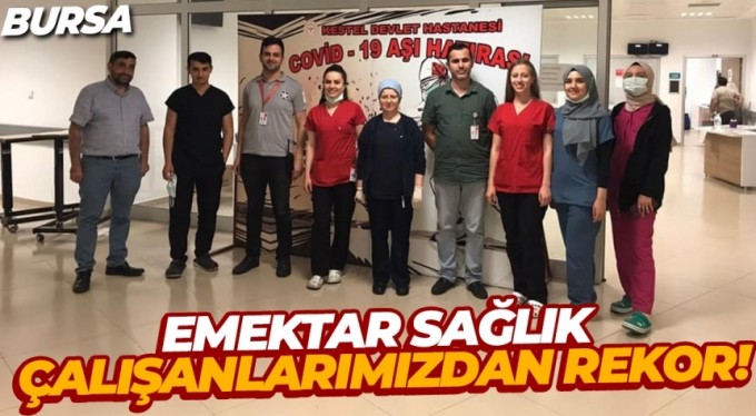 Bursa'da rekor kırıldı...Sağlıkçıların gece gündüz aşı nöbeti