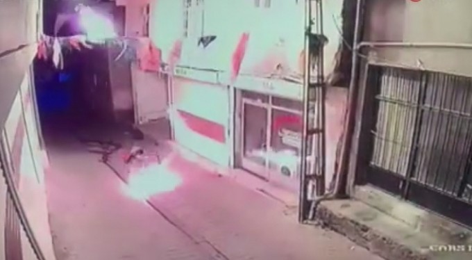 Diyarbakır'da AK Parti Hani İlçe Binası'na molotoflu saldırı!