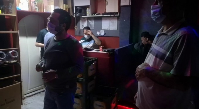 Bursa'da yasağa uymayan restoranta gece baskını!