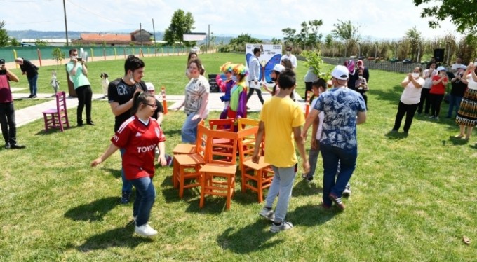Başkan Kanar, özel çocuklar için oynadı, engelli oldu